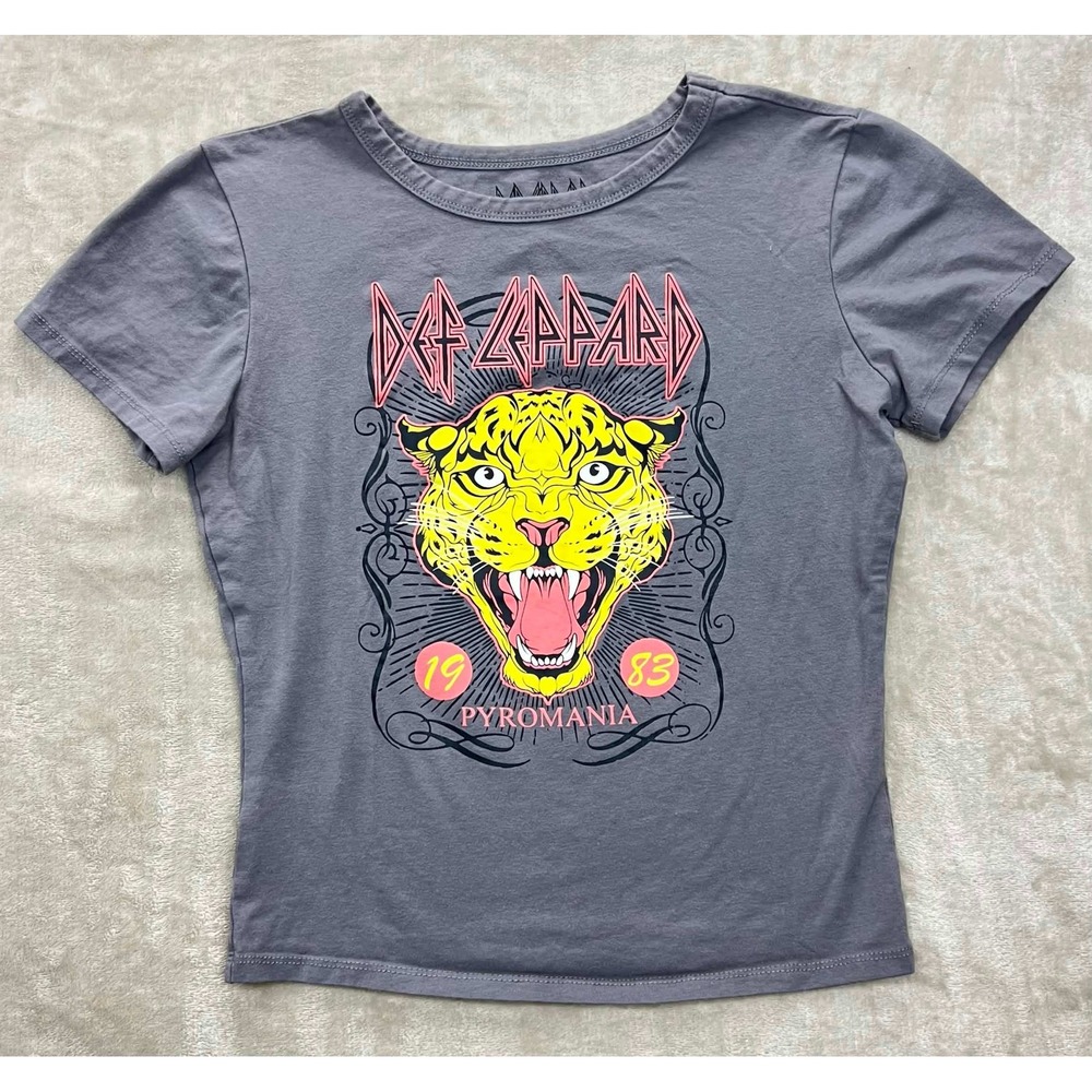 Def Leppard Pyromania 1983 Graphic Tee Gray Short Sleeve Rock Band Shirt Medium